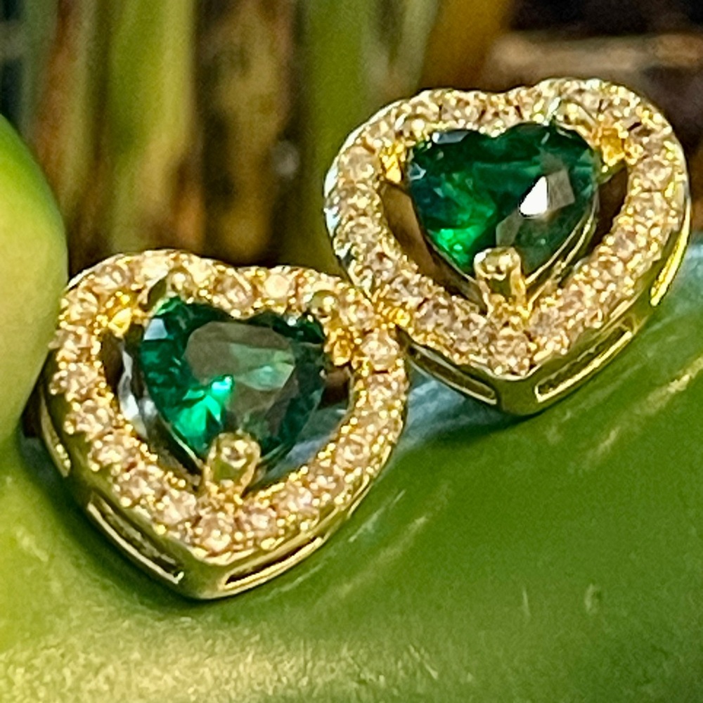 Gemstones Heart-Shaped Green and Gold Earrings Gold Plating